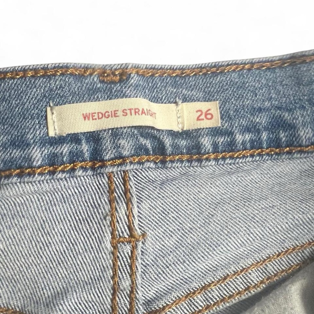 Levi's Women’s Light Wash Wedgie Straight Jeans - Picture 6 of 8